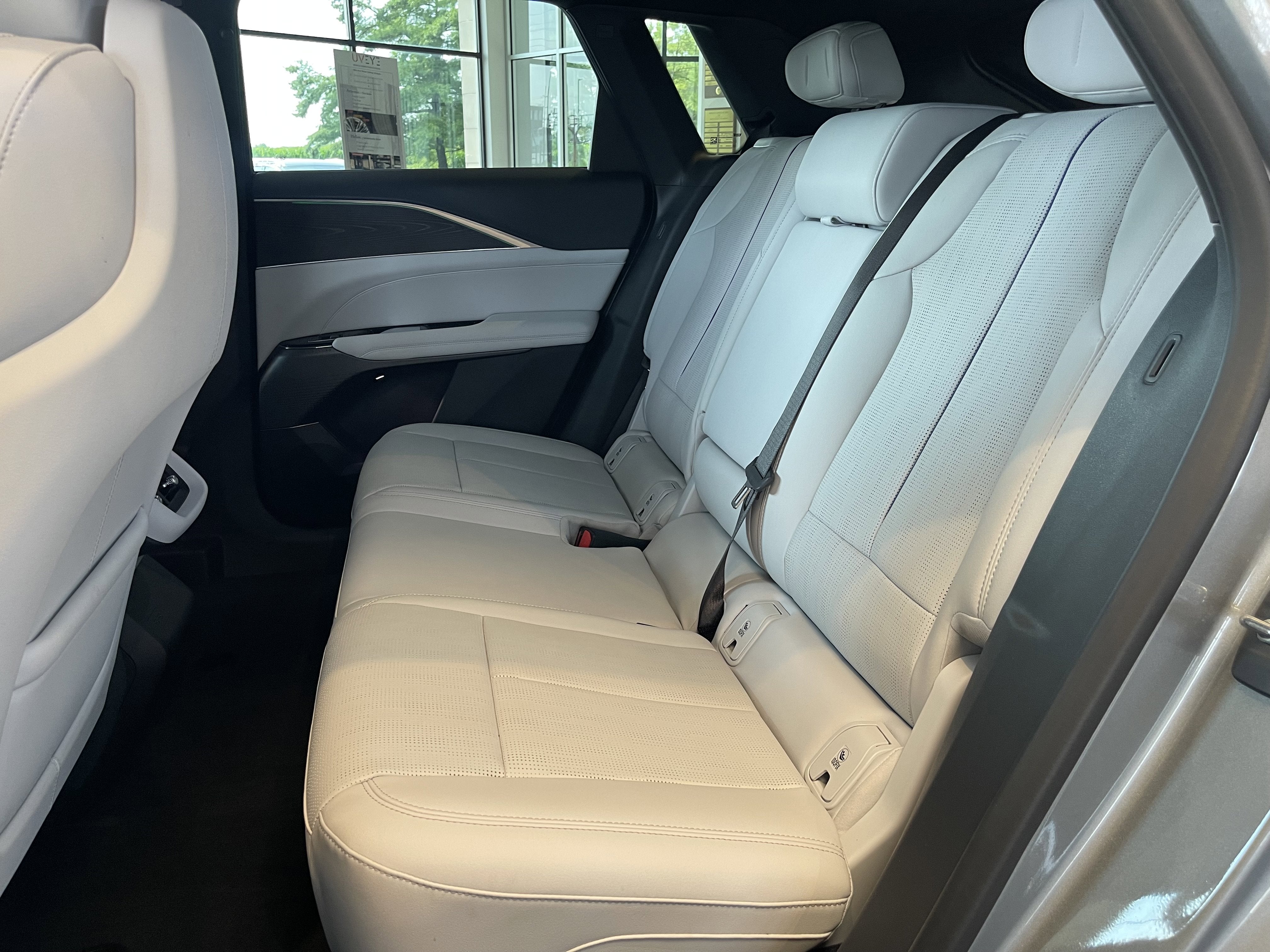 2024 Cadillac LYRIQ Luxury 1