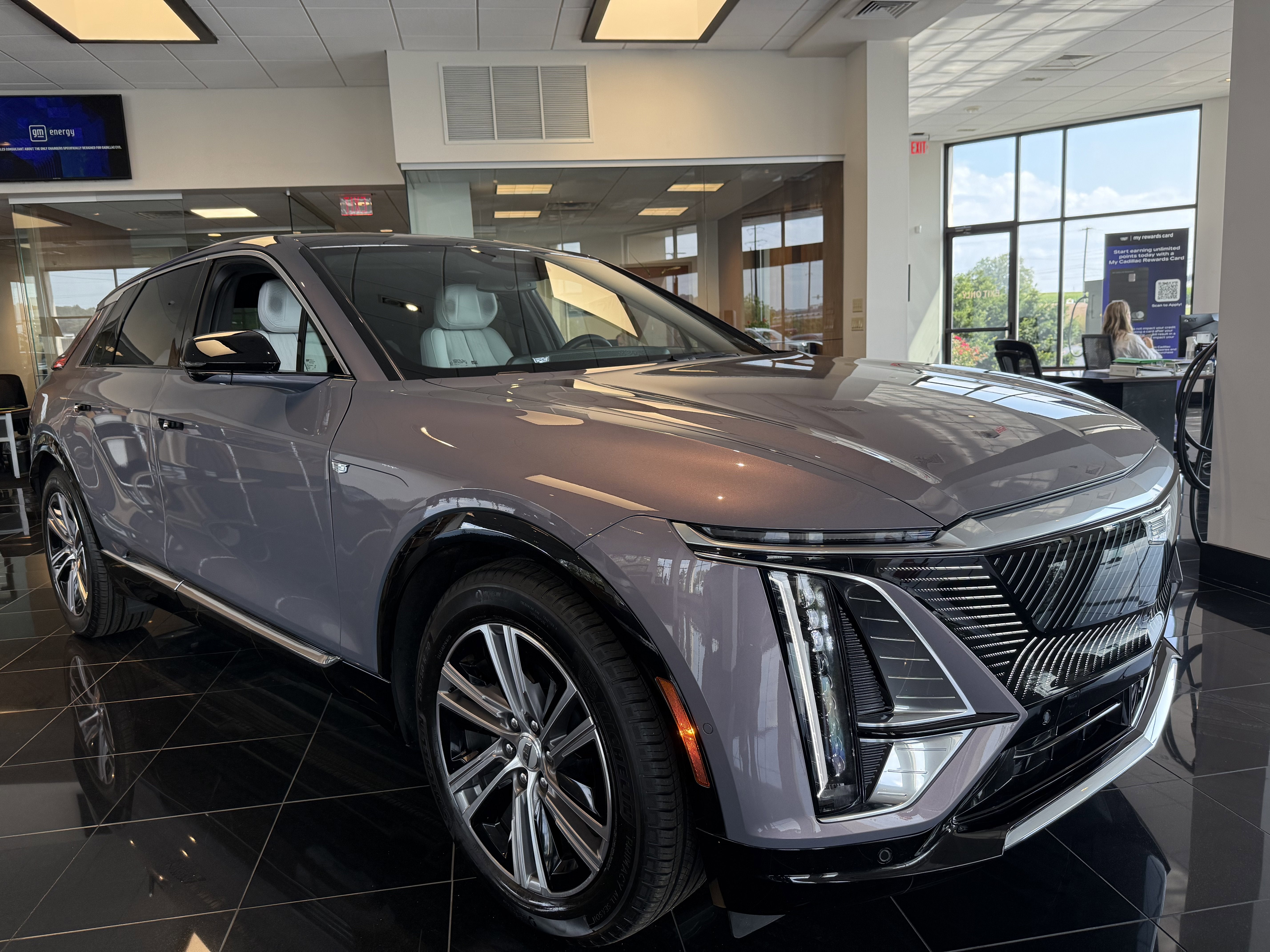 2024 Cadillac LYRIQ Luxury 2