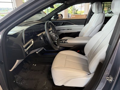 2024 Cadillac LYRIQ Luxury 2