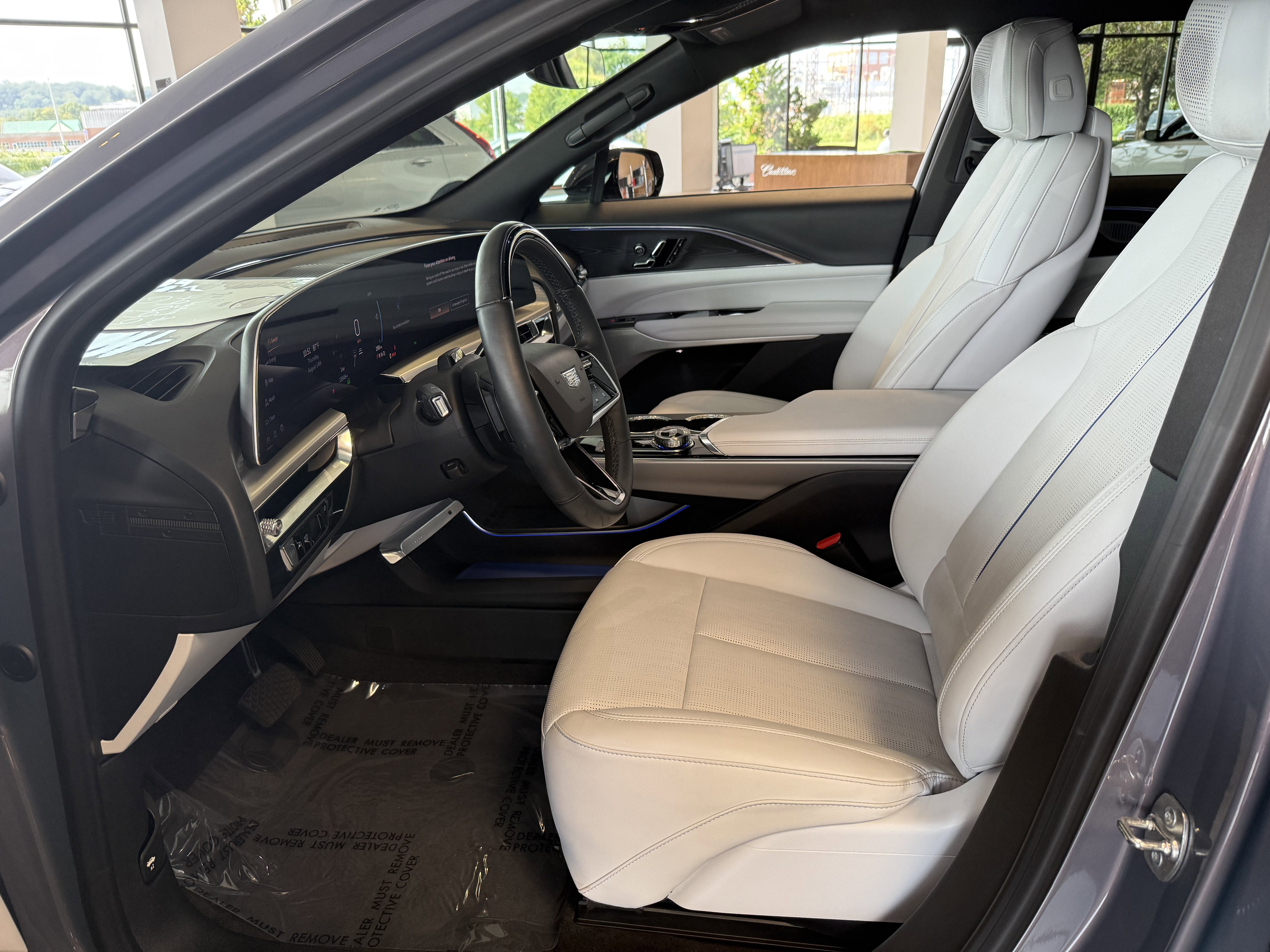 2024 Cadillac LYRIQ Luxury 2