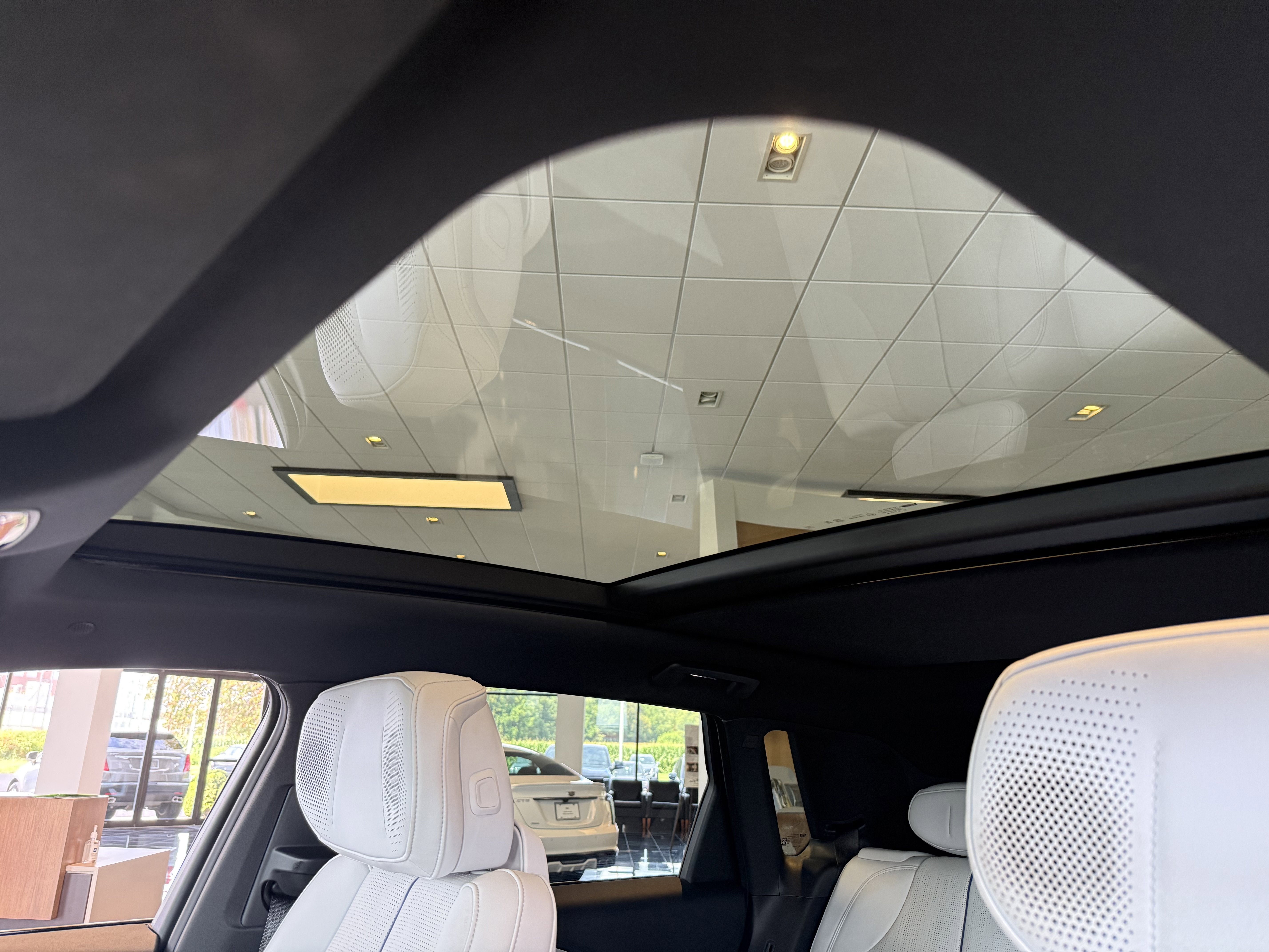 2024 Cadillac LYRIQ Luxury 2