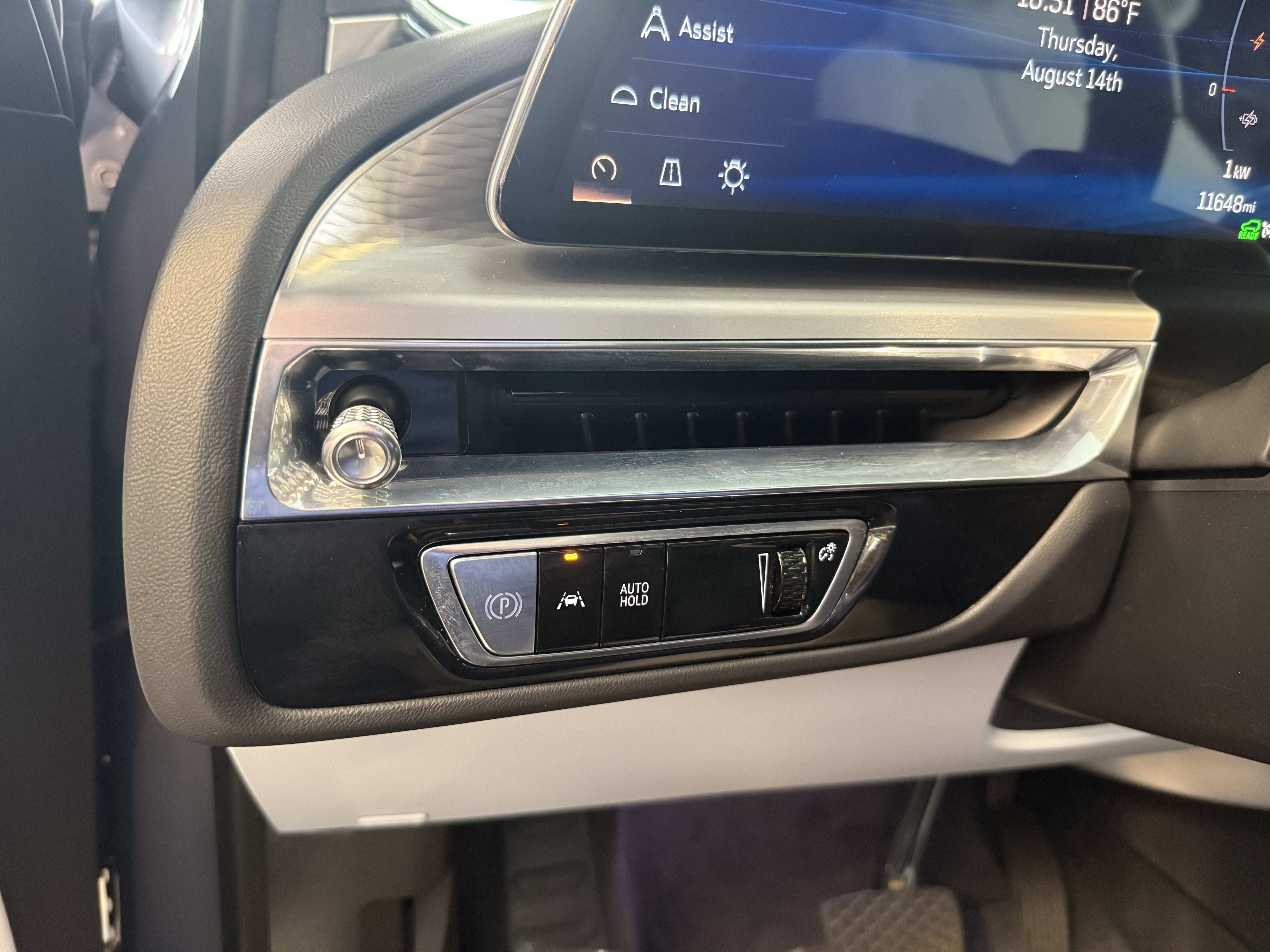 2024 Cadillac LYRIQ Luxury 2