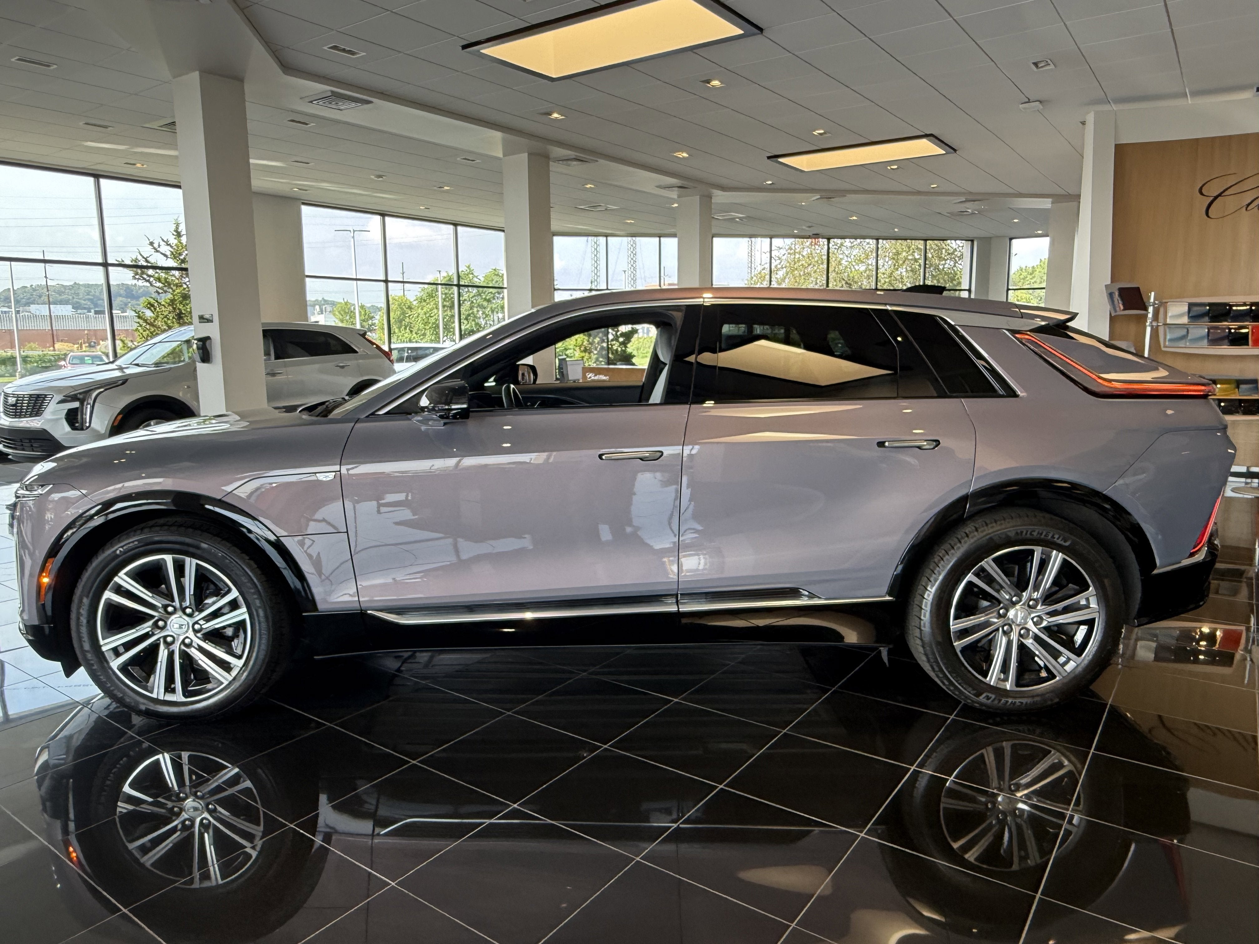 2024 Cadillac LYRIQ Luxury 2