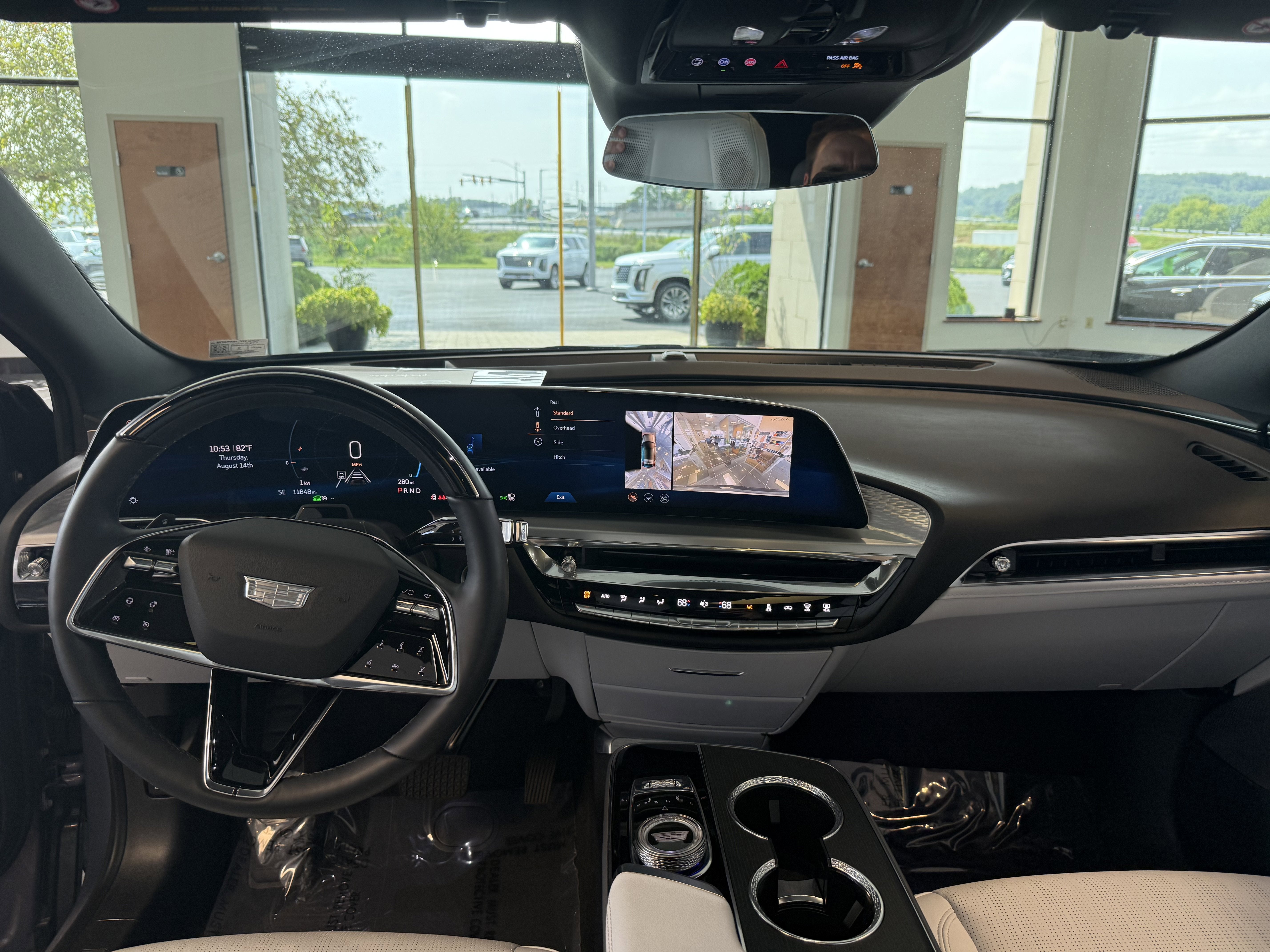 2024 Cadillac LYRIQ Luxury 2