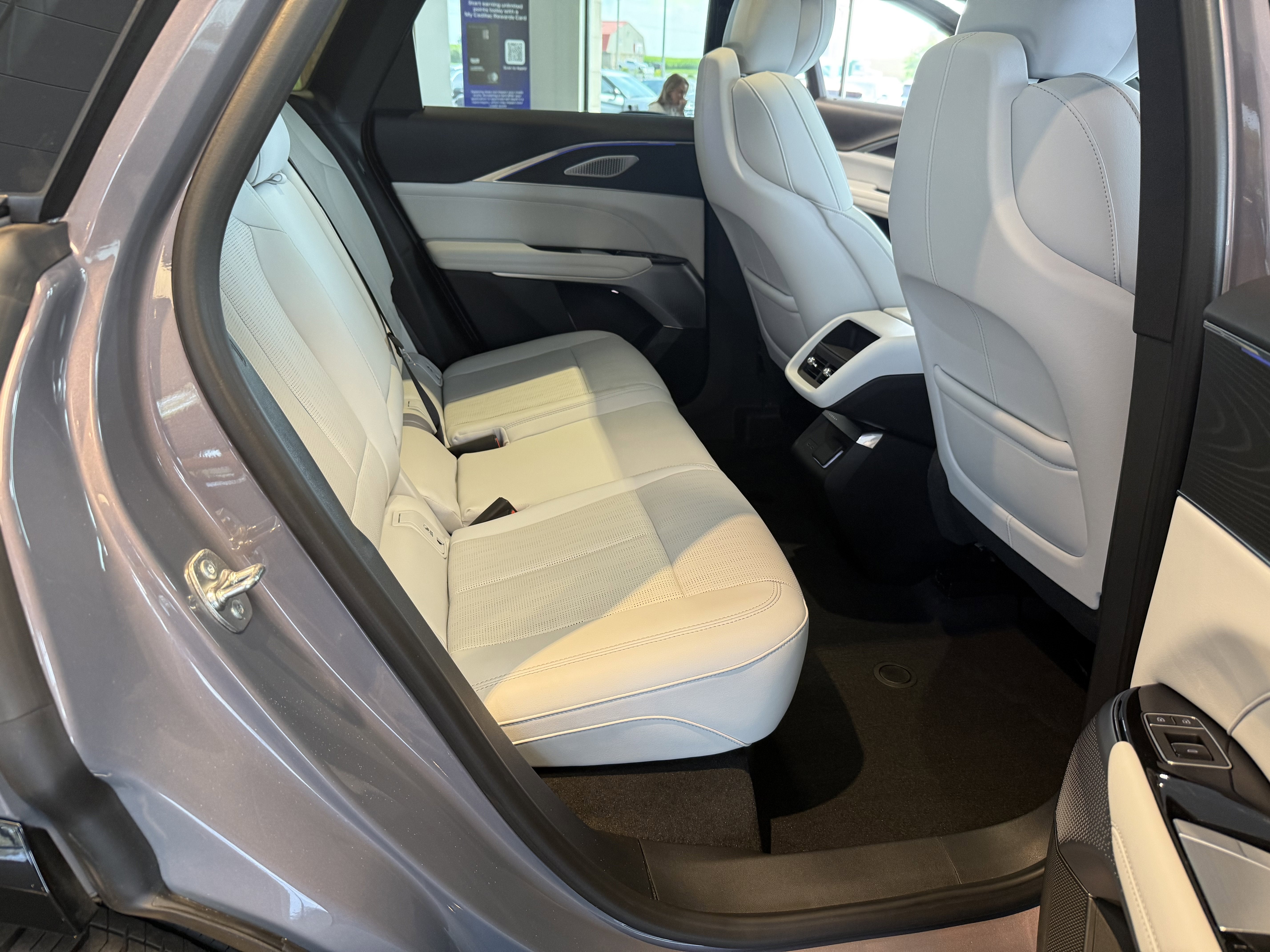 2024 Cadillac LYRIQ Luxury 2