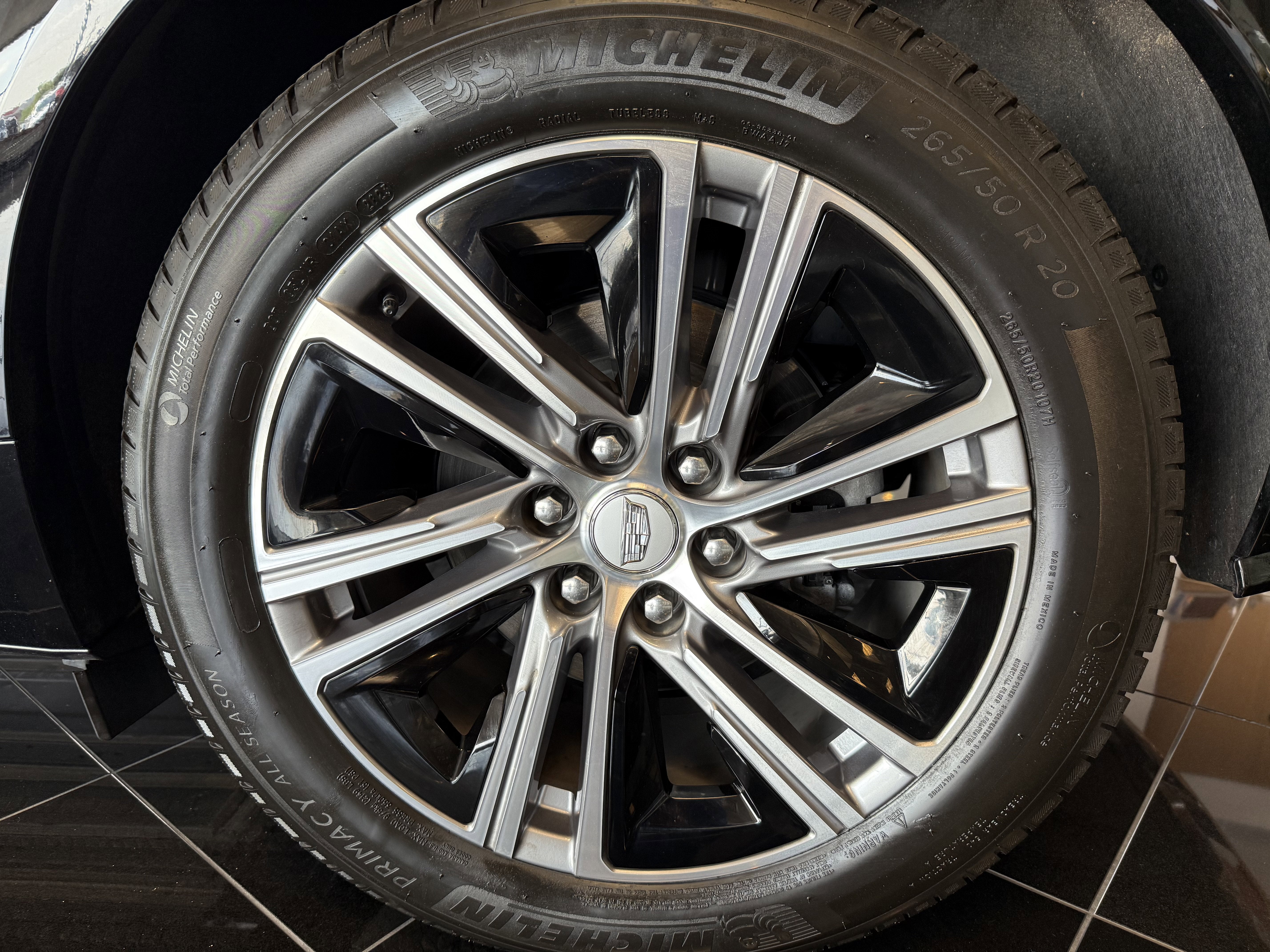 2024 Cadillac LYRIQ Luxury 2