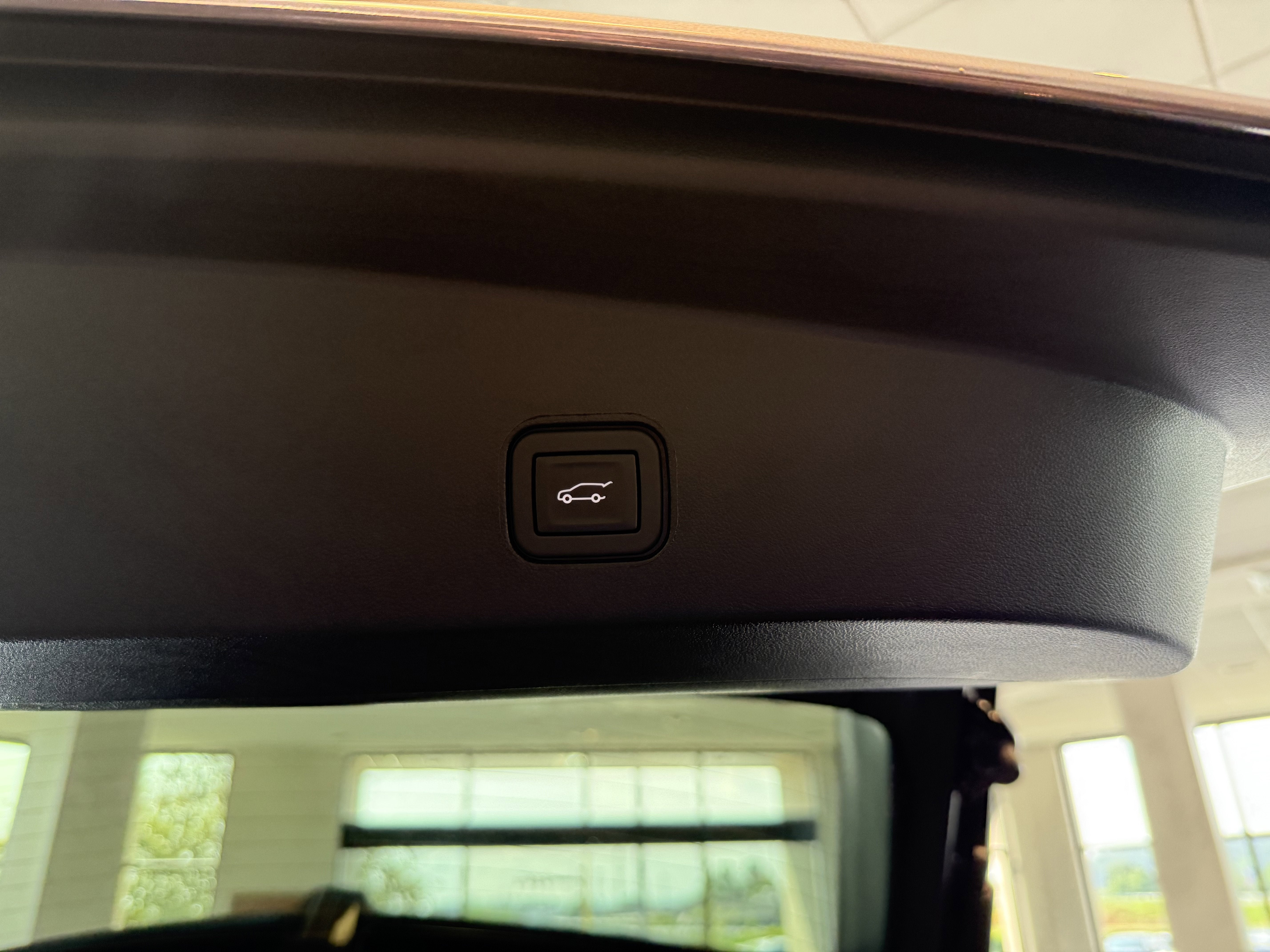 2024 Cadillac LYRIQ Luxury 2