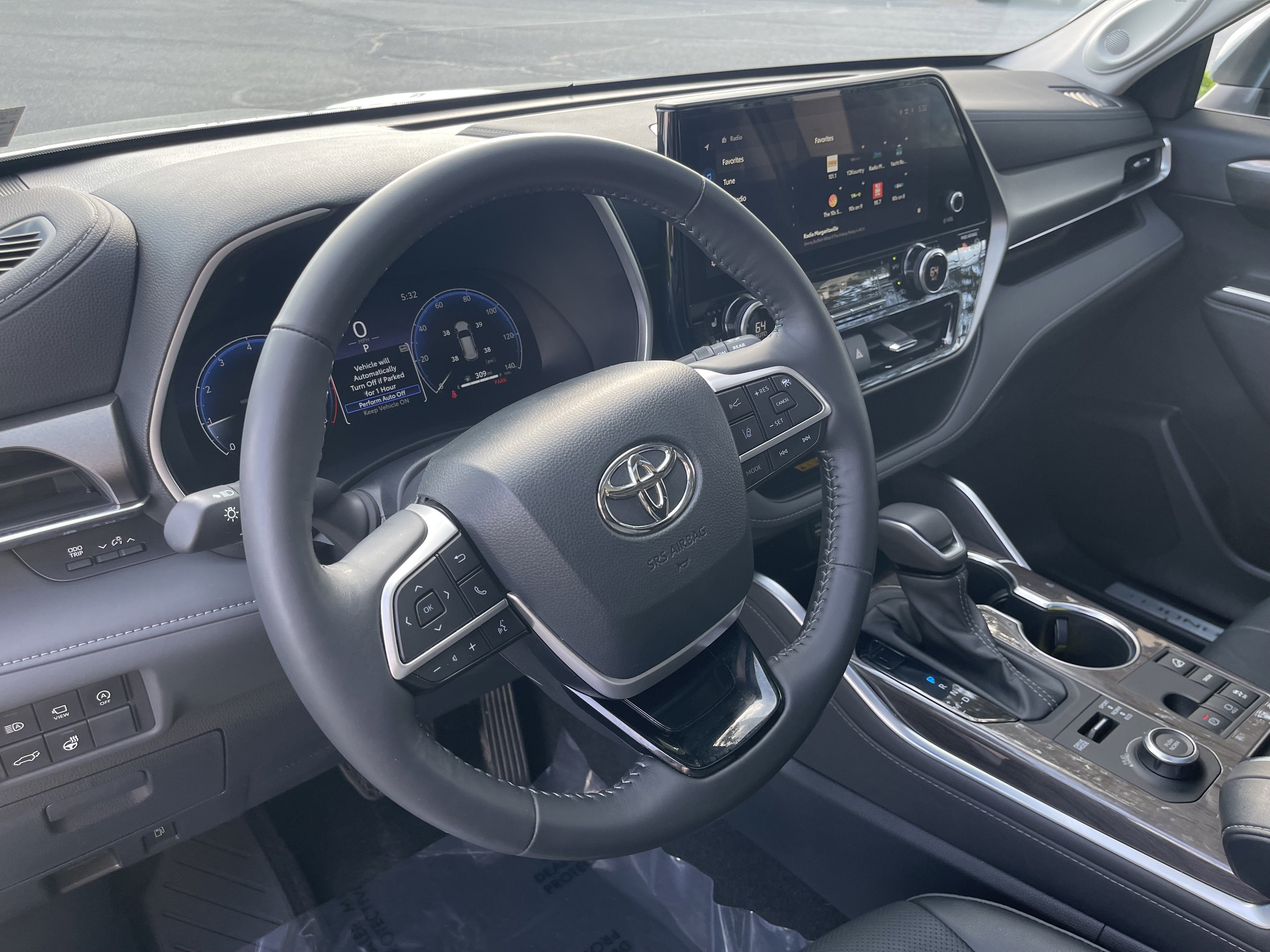 2024 Toyota Highlander LE