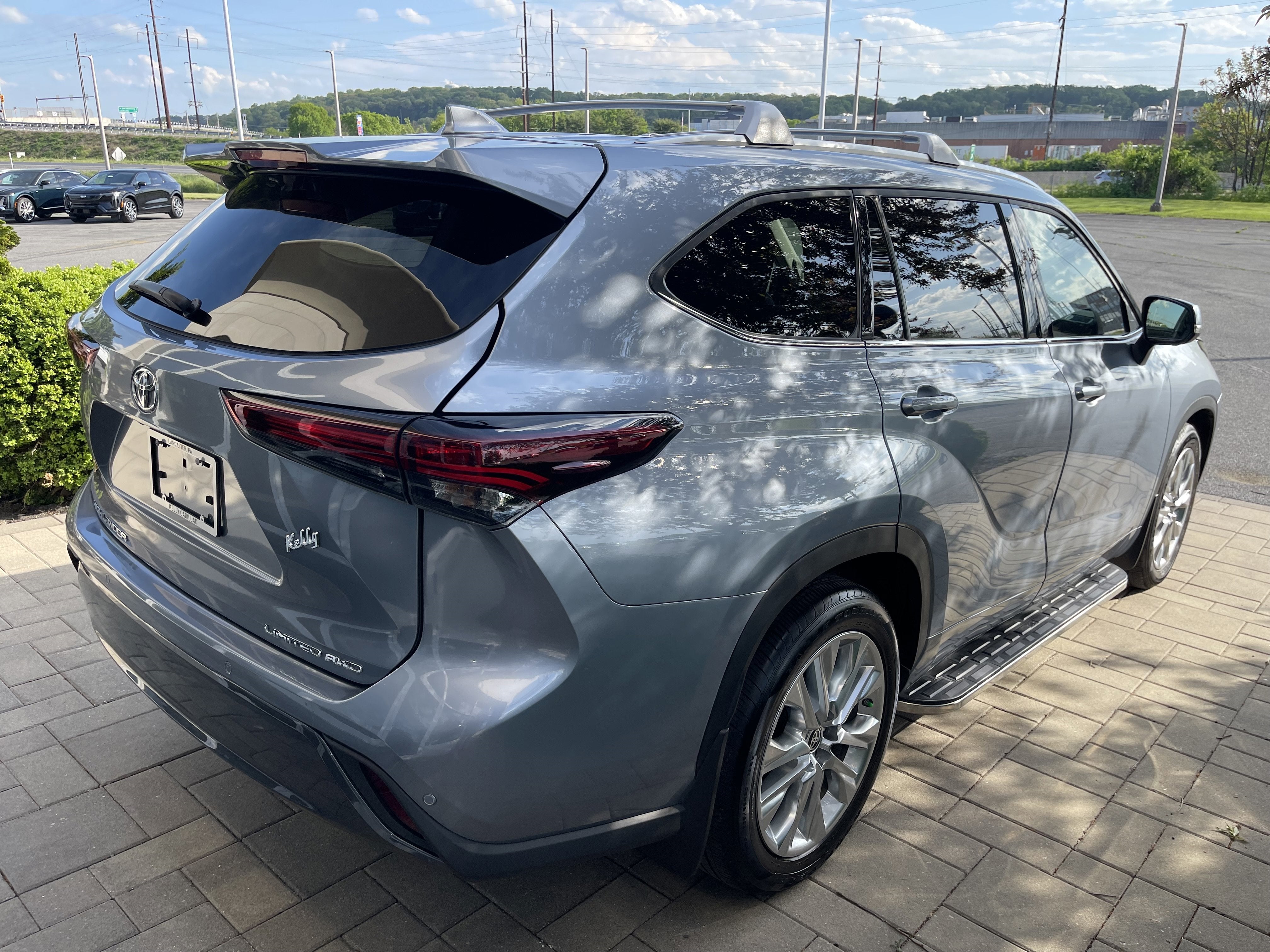 2024 Toyota Highlander LE