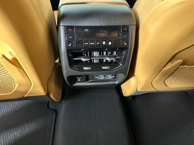 2023 Jeep Grand Cherokee Summit