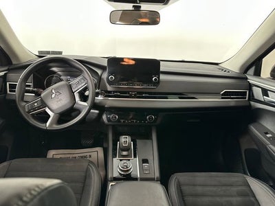 2023 Mitsubishi Outlander SE