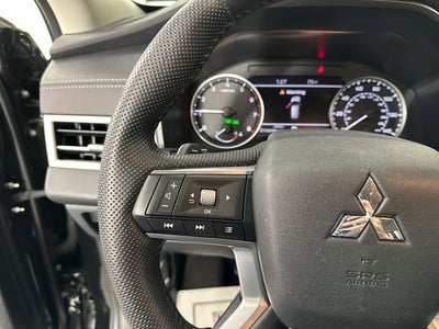 2023 Mitsubishi Outlander SE