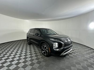 2023 Mitsubishi Outlander SE