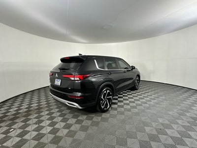 2023 Mitsubishi Outlander SE