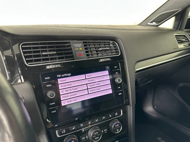 2019 Volkswagen Golf R 2.0T w/DCC & Navigation