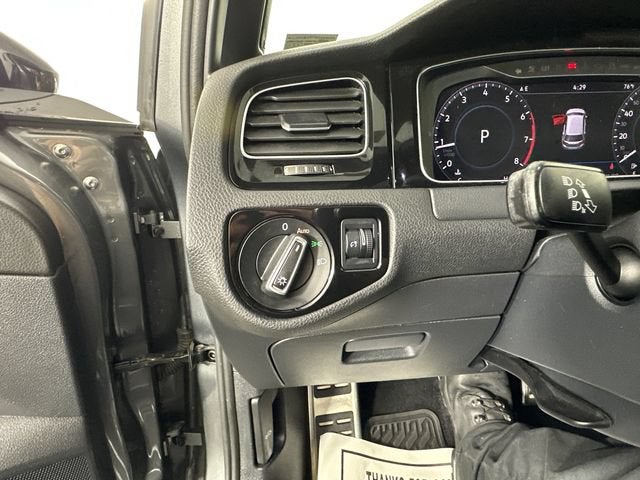 2019 Volkswagen Golf R 2.0T w/DCC & Navigation