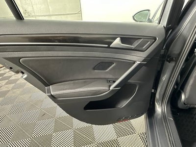 2019 Volkswagen Golf R 2.0T w/DCC & Navigation