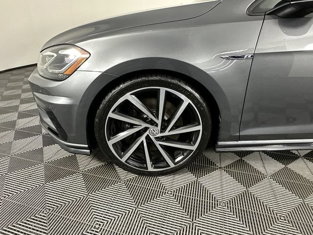 2019 Volkswagen Golf R 2.0T w/DCC & Navigation
