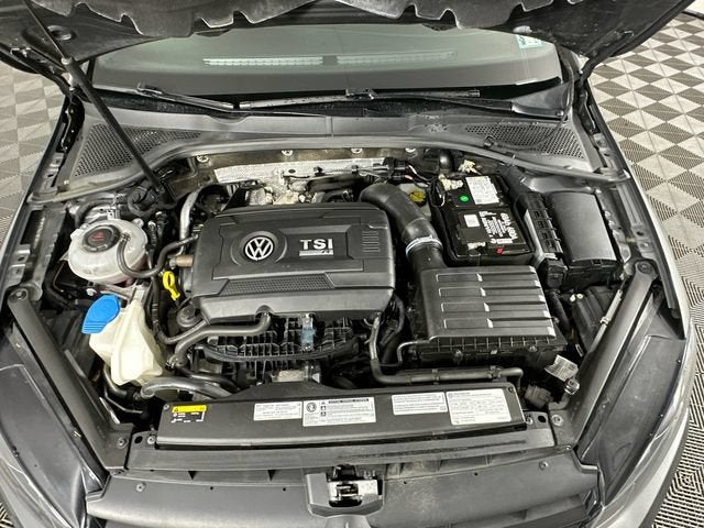 2019 Volkswagen Golf R 2.0T w/DCC & Navigation