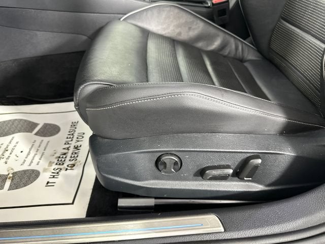 2019 Volkswagen Golf R 2.0T w/DCC & Navigation