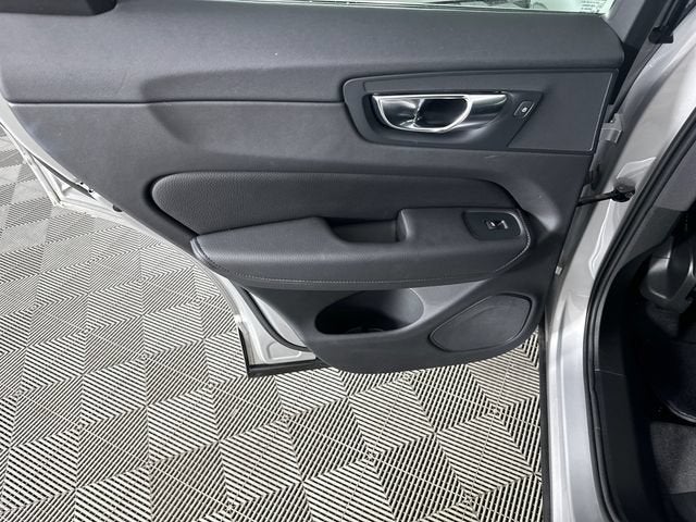 2021 Volvo XC60 T5 Momentum