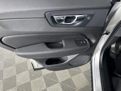 2021 Volvo XC60 T5 Momentum