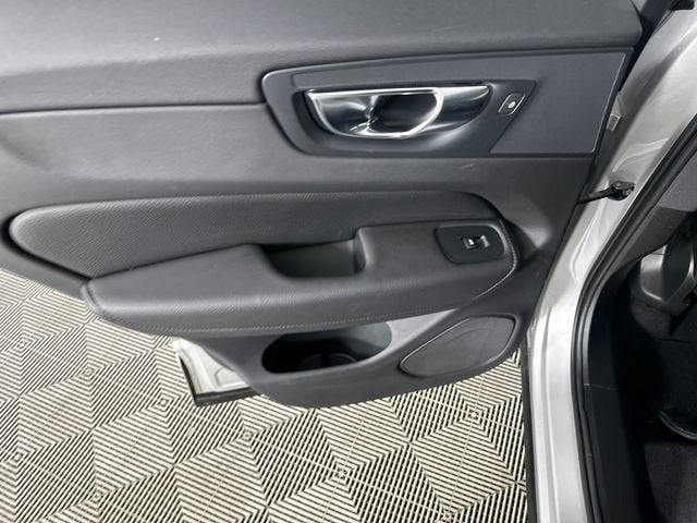2021 Volvo XC60 T5 Momentum
