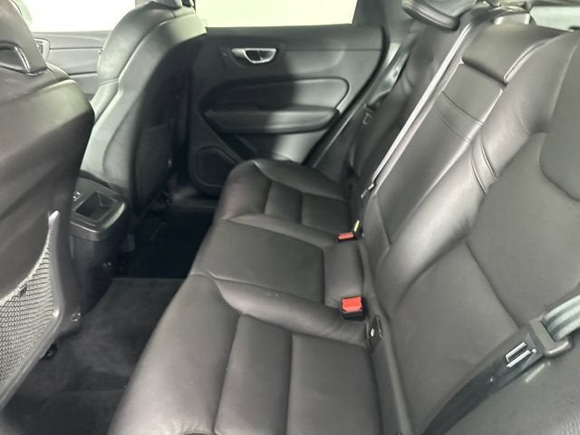 2021 Volvo XC60 T5 Momentum
