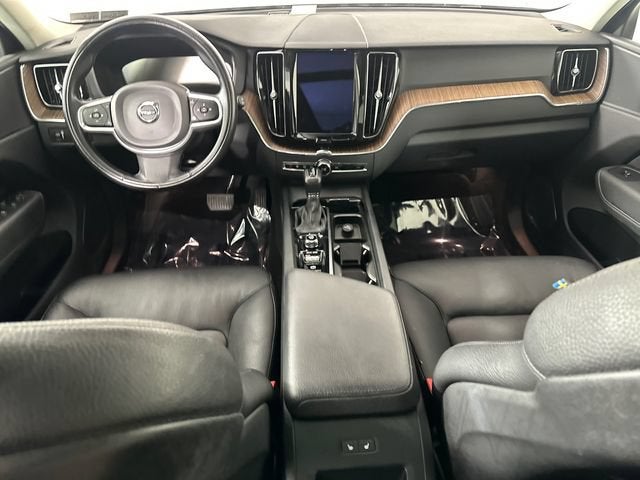 2021 Volvo XC60 T5 Momentum