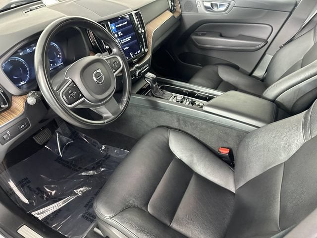 2021 Volvo XC60 T5 Momentum