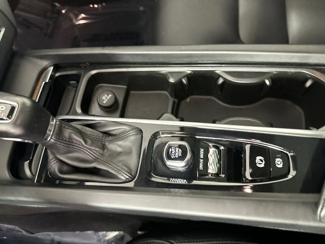 2021 Volvo XC60 T5 Momentum